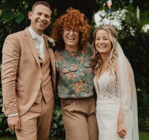 Persoonlijke ceremonie van de trouwvriendin