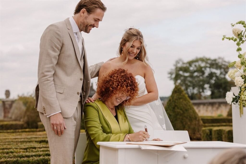 Een ceremoniespreker op je bruiloft